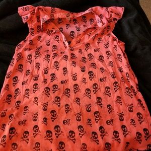 Shear skull and cross bone top